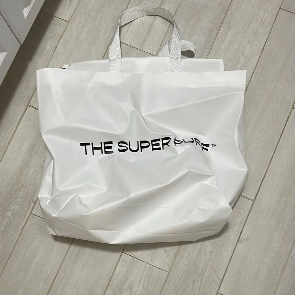 Aritzia tote new zip top